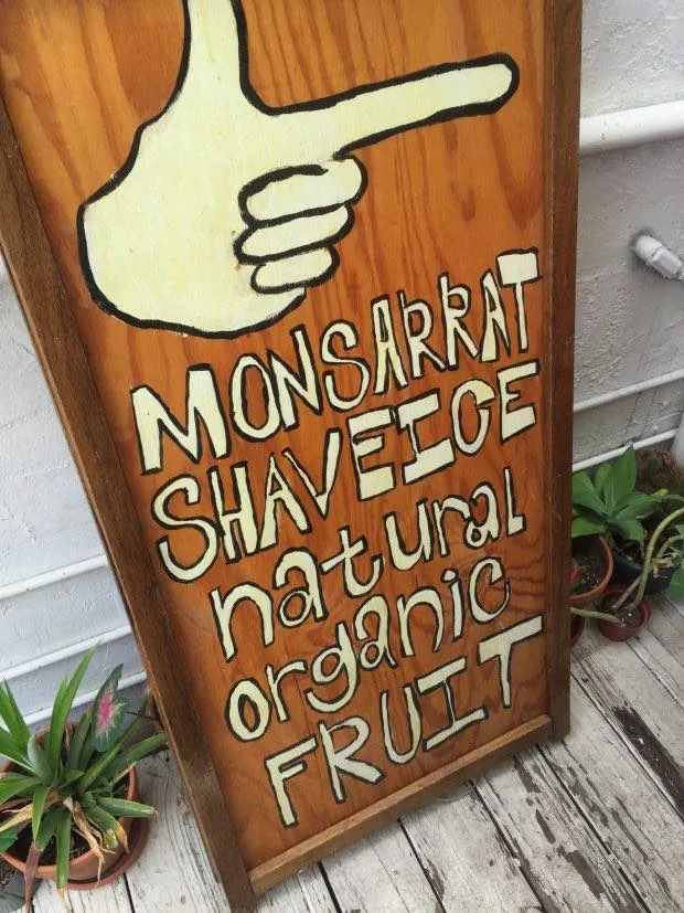 隣のお店「Monsarrat Shave Ice」でかき氷